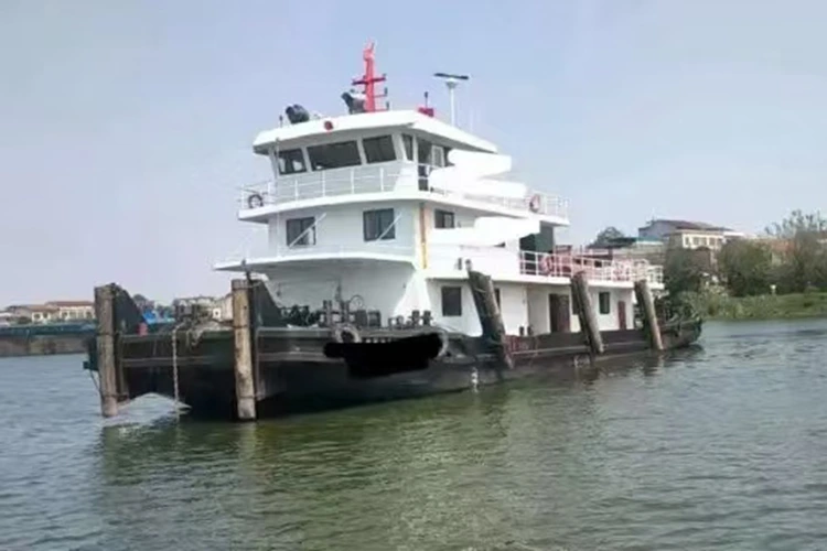 Kéo cánh quạt dọc đuôi tàu